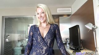 Világos Szőke milf mami durván megrakva