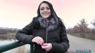 Orosz tini csajszi pénzért dug
