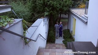 Fater lerendezi a tini picsát