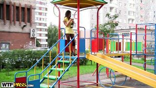 Amatőr orosz tini kisasszonyt kefélnek