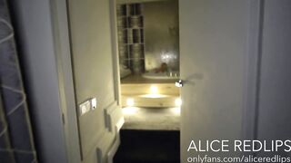 Alice Redlips a jakuzziban cumizik