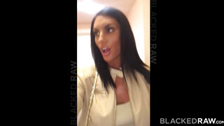 August Ames muffját barna hapsi bassza