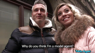 Public Agent - Vicky Love más krapek dákóján lovagol