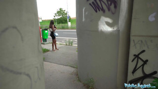 Public Agent - Csöcsös csoki spiné pénzért dug