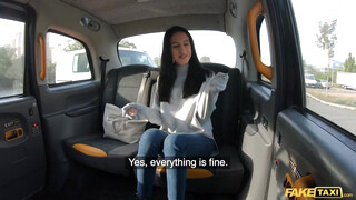 Fake Taxi - Alyssa Bounty hátsó bejáratba baszva