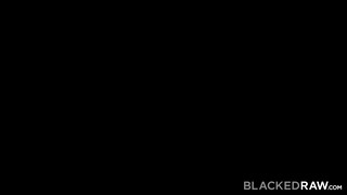 BlackedRaw - Oxana Chic fiatal bige rábukik a faszra
