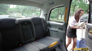 Fake Taxi  - Hatalmas kannás fiatal nőci bekúrva