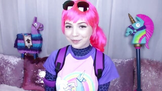 Fortnite cosplayes kiscsaj cidázza a műfaszokat
