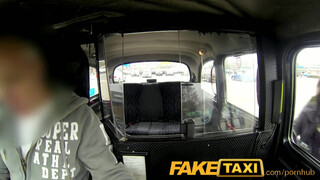 FakeTaxi - a kicsike lopós fekete picsa megbánja amit tett