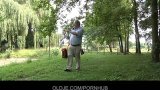 Oldje - Öreg csávó bassza a tini hölgyeményt