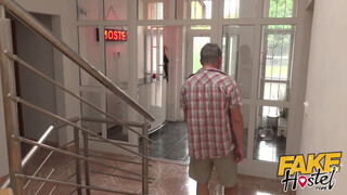 Fake Hostel - Fiatal turista hölgyemény punciba kefélve