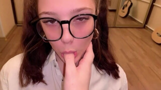 18 éves sulis hölgyemény és a méretes káró
