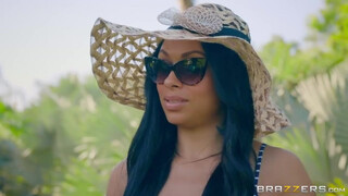 Bethany Benz a baszásmániás spanyol milf - Brazzers