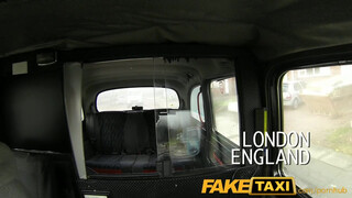 FakeTaxi - telt néger hajú csajszi pénzért mindent bevállal