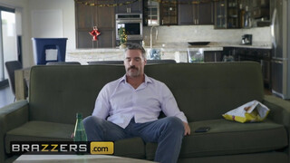Brazzers - a tetovált pornófilmes lány elpusztítva