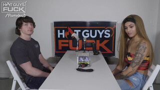 Spanyol tini csajszi és a sportos csávó - Hot Guys Fuck