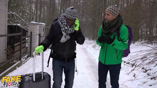 Hatalmas cickós tini bige és a turista srácok - Fake Hostel