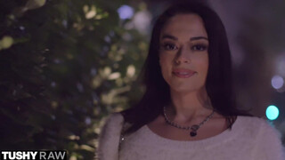 TUSHYRAW - Sophia Burns élvezi a popó szexet