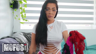 Mofos - Mj Fresh a izgató hatalmas csöcsű tini