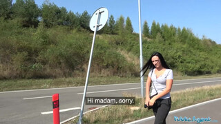 Hatalmas tőgyes tini lány pénzért közösül - Public Agent