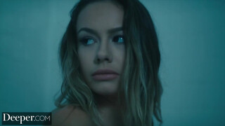 Deeper - Naomi Swann a perverz kicsike bige