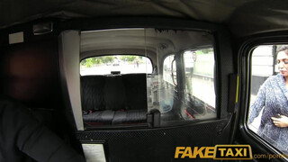 FakeTaxi - méretes keblű kiscsaj nem akar fizetni