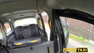 Fake Taxi - Érett nő megkúrelva a hátsó ülésen