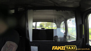 FakeTaxi - ártatlan pici tini csajszi és a vastag kuki