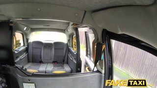 Fake Taxi - Rina Ellis a izgató sulis picsa