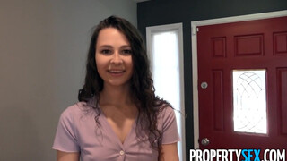 PropertySex - Liz Jordan élvezi ha szopják