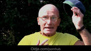 Idős tata popsiba döngeti a izgató tinit