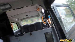 Fake Taxi - Cuki hölgyemény kefélni akar a taxiban