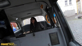 Fake Taxi - Mali Ubon a dögös latina picsa