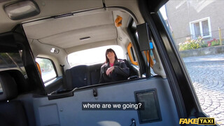 Fake Taxi - Tetovált olasz kisasszony megdöngetve