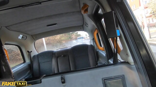 Fake Taxi - Didi Zerati a hatalmas cickós francia kiscsaj