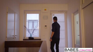 Babes - Paula Shy a hatalmas csöcsű nőci