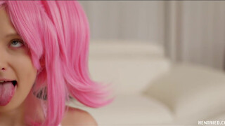 Real Life Hentai – pink hajú nőci dildókban lovagol
