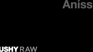 TUSHYRAW - Anissa Kate popójába kárót tolnak
