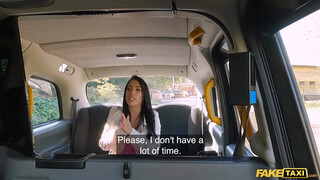 Fake Taxi - Megan Fiore a gyönyörű hatalmas csöcsű csajszi