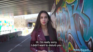 Public Agent - Vanessa Alessia a szuper bombázó fiatal hölgyemény