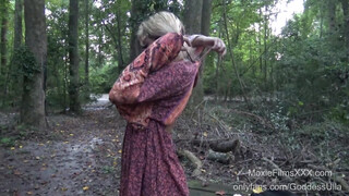 MoxieFilms - Méretes csöcsű hippi bige
