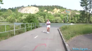 Public Agent - Hatalmas csöcsű formás seggű bige