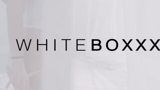 WhiteBoxxx - Nicole Pearl a felizgult orosz spiné