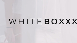 WHITEBOXXX - Sarah Kay finom dugása