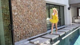 Tiny4k - Raylin Ann a pokémon cosplayes kiscsaj