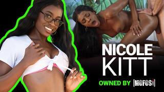 Mofos - Nicole Kitt a bombázó hatalmas cickós néger csajszi