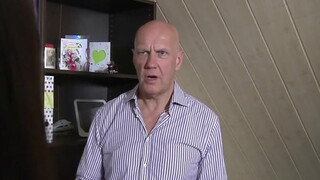 Aranyos ázsiai diáklány jeles osztályzatot kap idős tanár dugásért és ondó lenyelésért