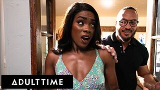 Unatkozó házastárs Ana Foxxx párnán közösül és megdugja kedvelő férje!