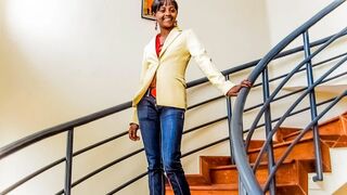 Néger amatőr casting forgatás irodai fotózásra alaposan megbassza a méretes faszú producer