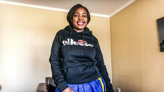 Afrikai fősulis kiscsaj munkát keres a tanulmányaihoz